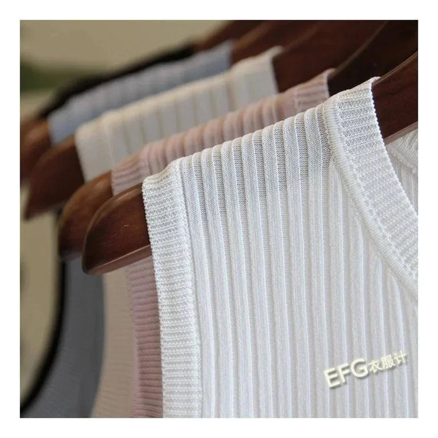 Sleeveless O-Neck Knit Blouse